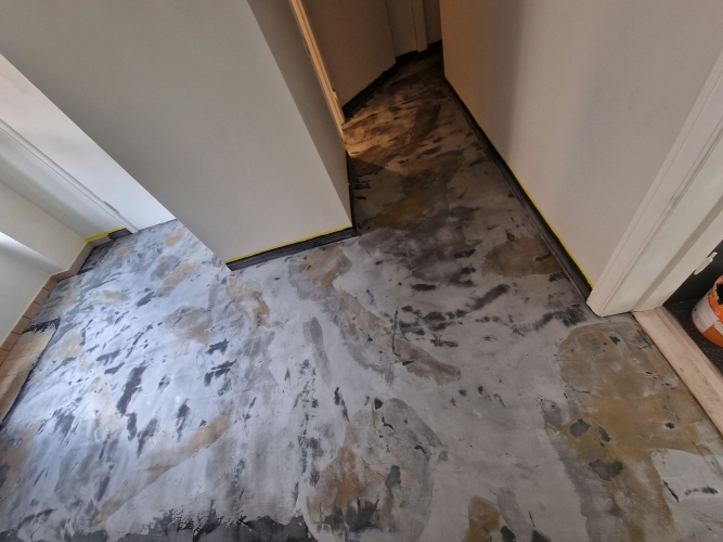 microcement gulv med dynamisk mønster